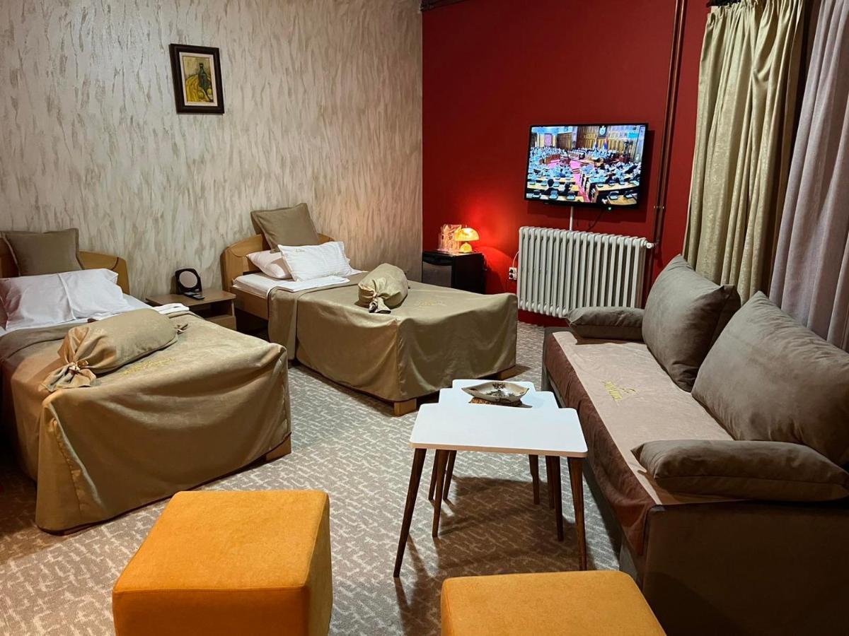 Hotel Dva Goluba Pale Exteriör bild