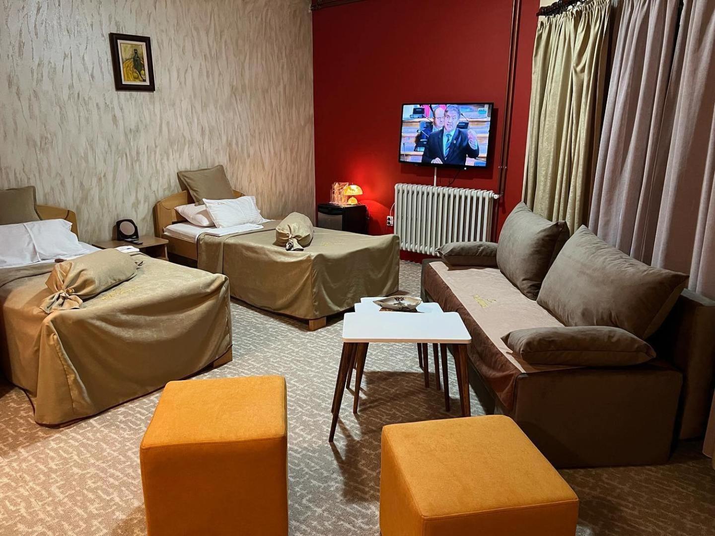 Hotel Dva Goluba Pale Exteriör bild