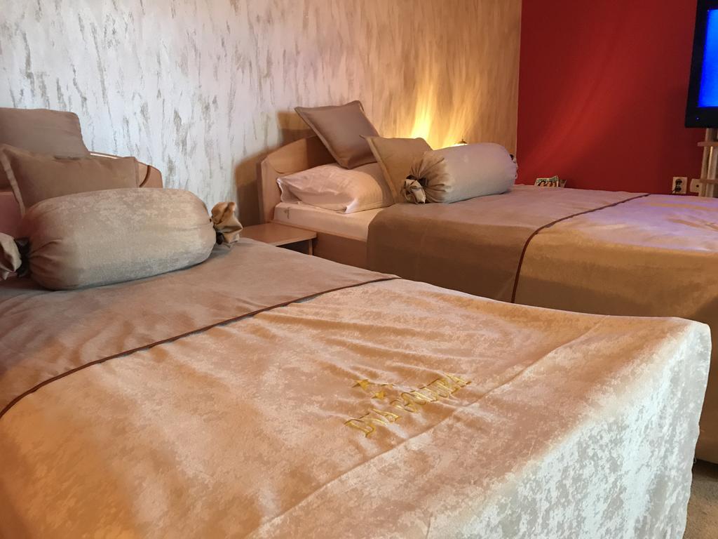 Hotel Dva Goluba Pale Exteriör bild