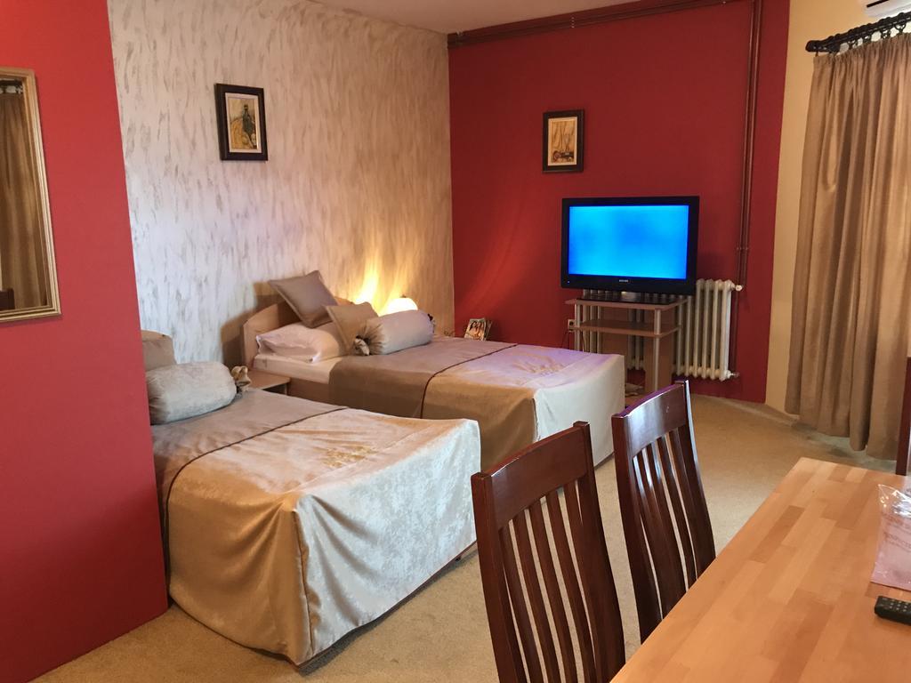 Hotel Dva Goluba Pale Exteriör bild