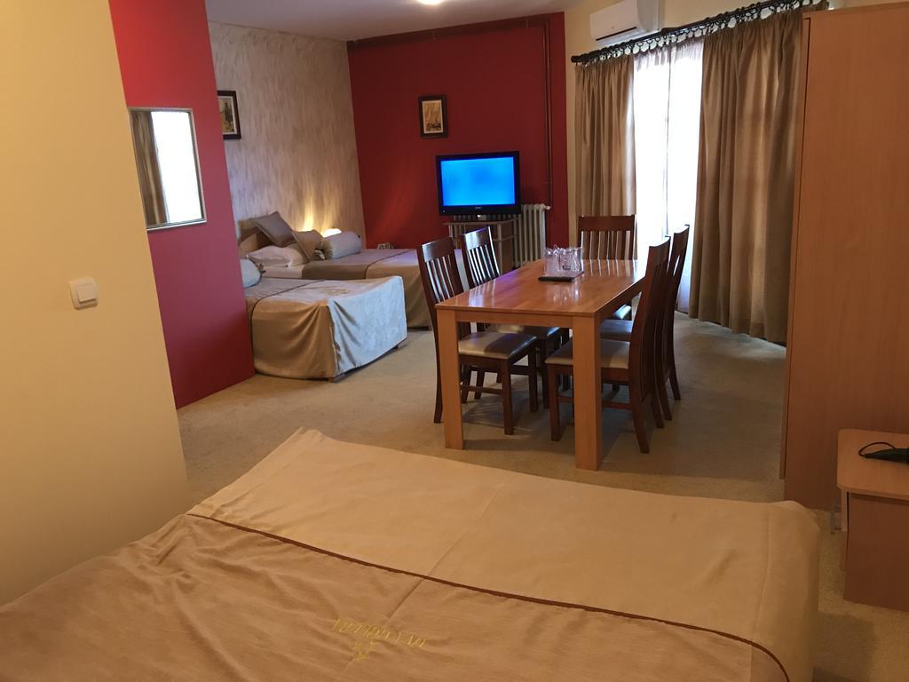 Hotel Dva Goluba Pale Exteriör bild