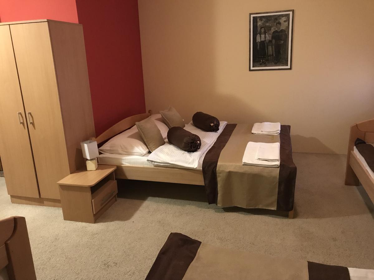 Hotel Dva Goluba Pale Exteriör bild