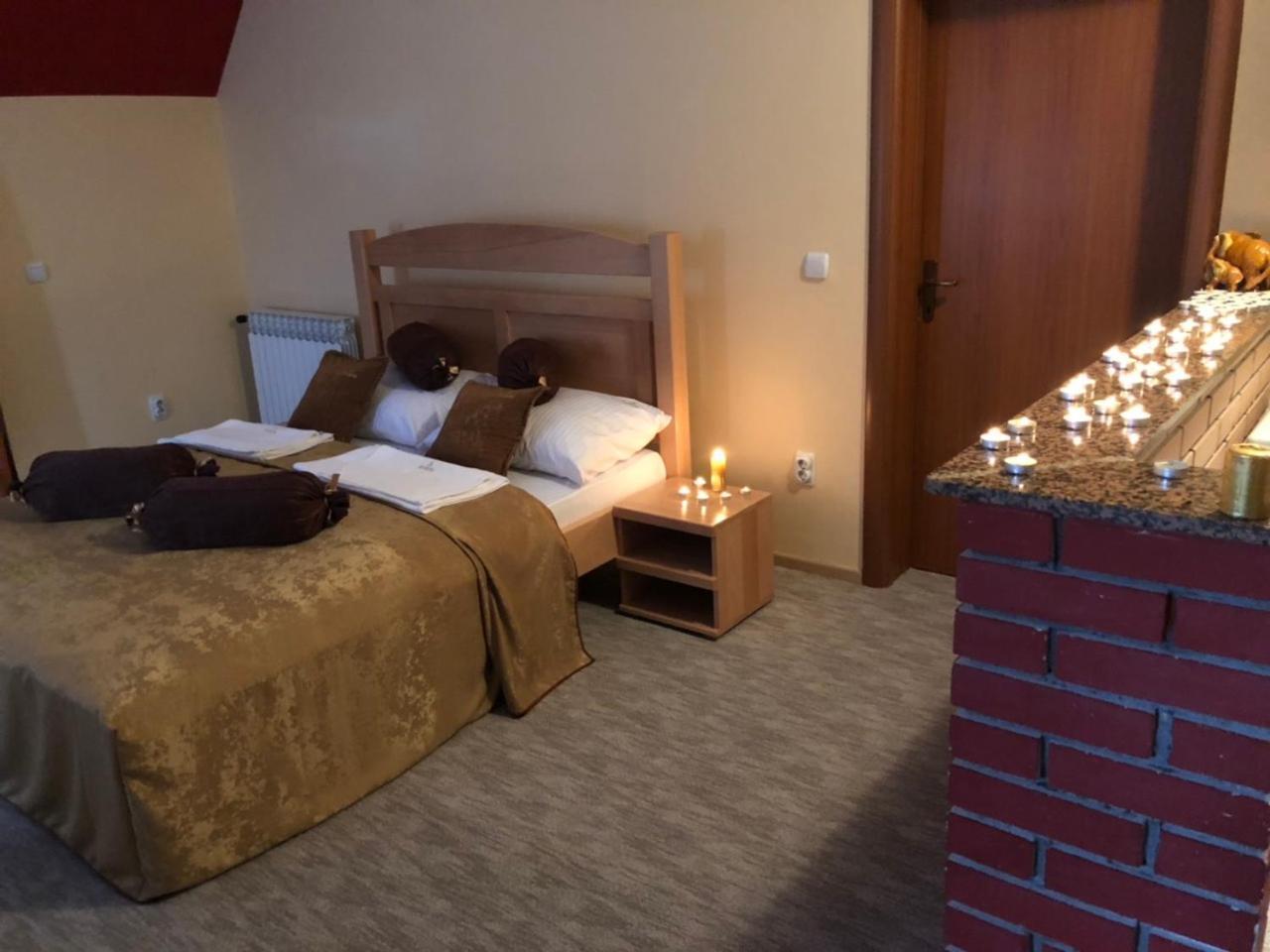 Hotel Dva Goluba Pale Exteriör bild