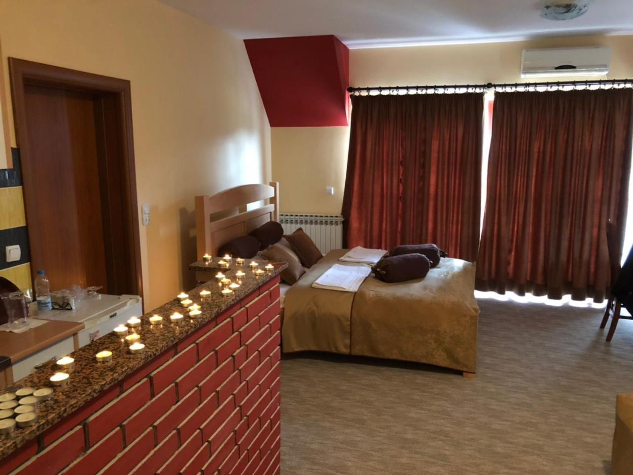 Hotel Dva Goluba Pale Exteriör bild